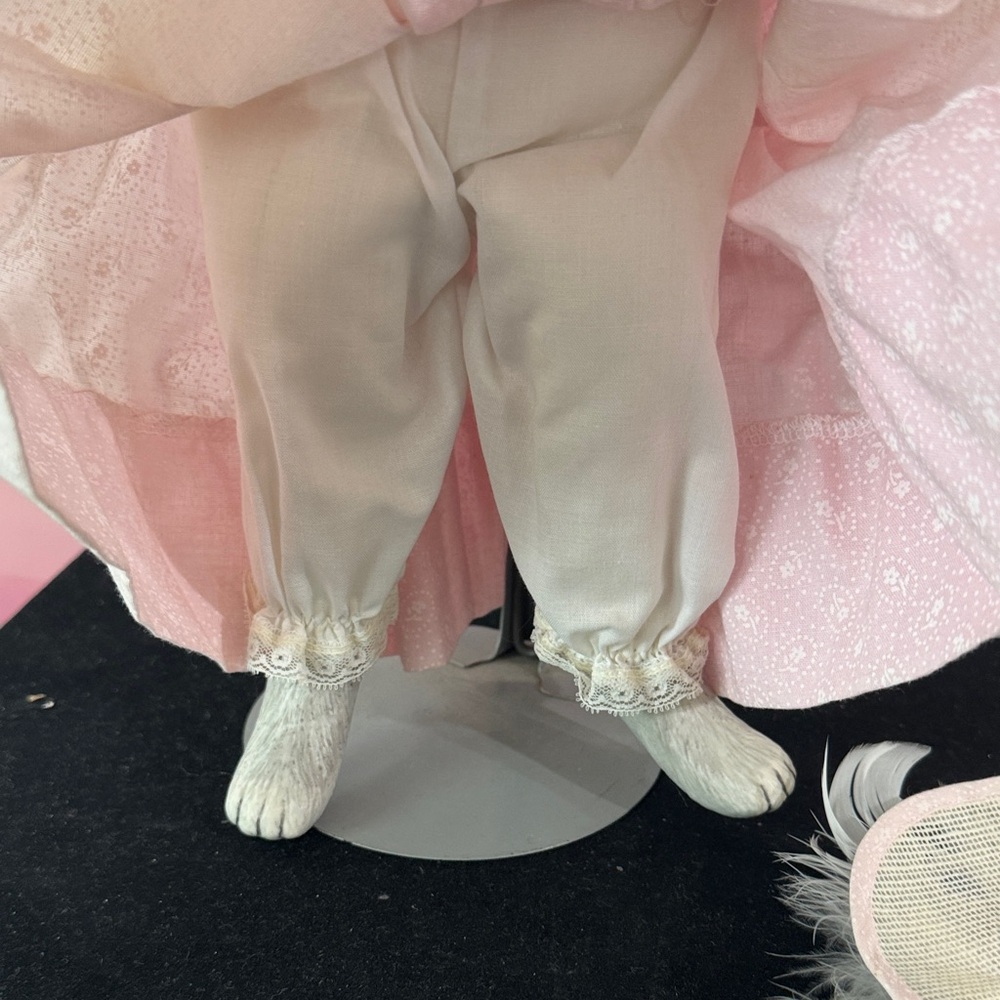 Vintage artist-made collectible Cat Figurine in Pink Dress - Picture 8 of 11